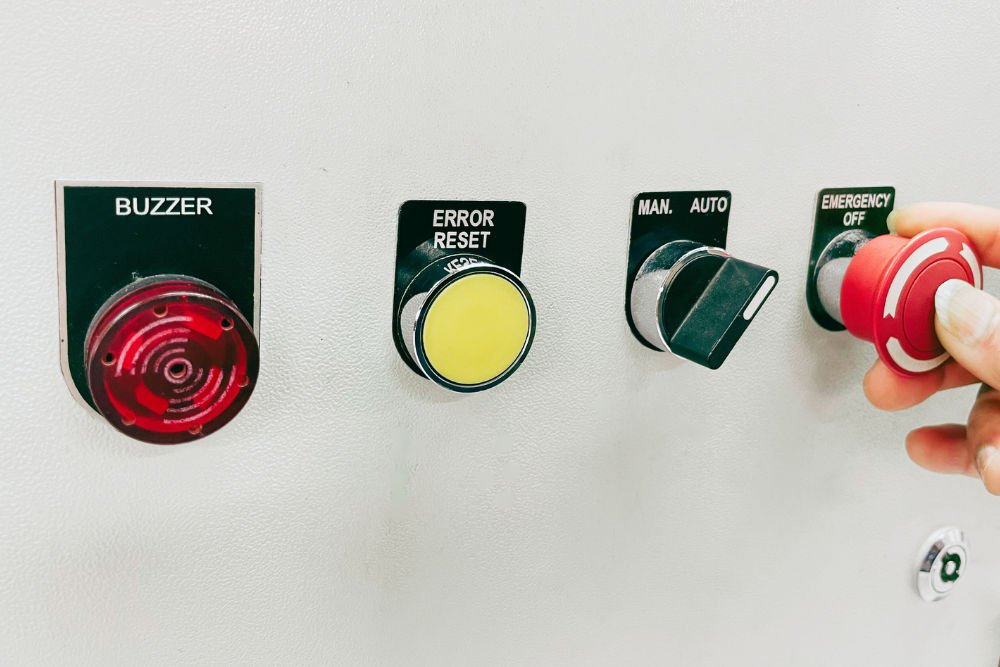 A Complete Guide to Pushbuttons in Industrial Sectors